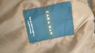 Plumas chico negro con capucha