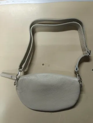 Riñonera de piel beige