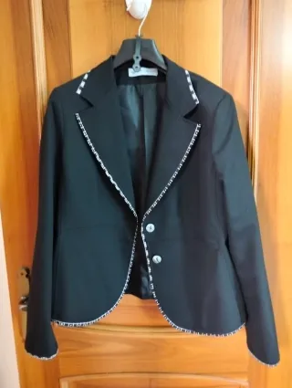 Giacca donna nera con bordi decorati