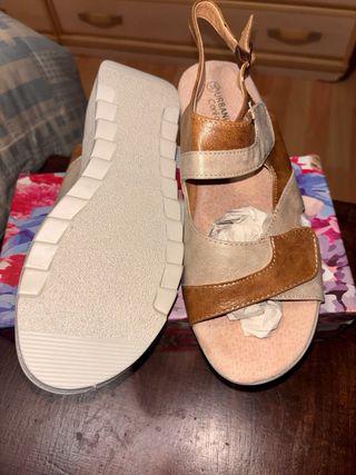 Sandalias Marrones y Doradas Talla 38