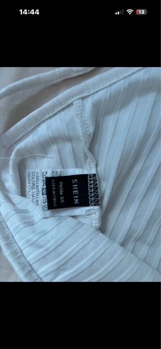 Top blanco de tirantes