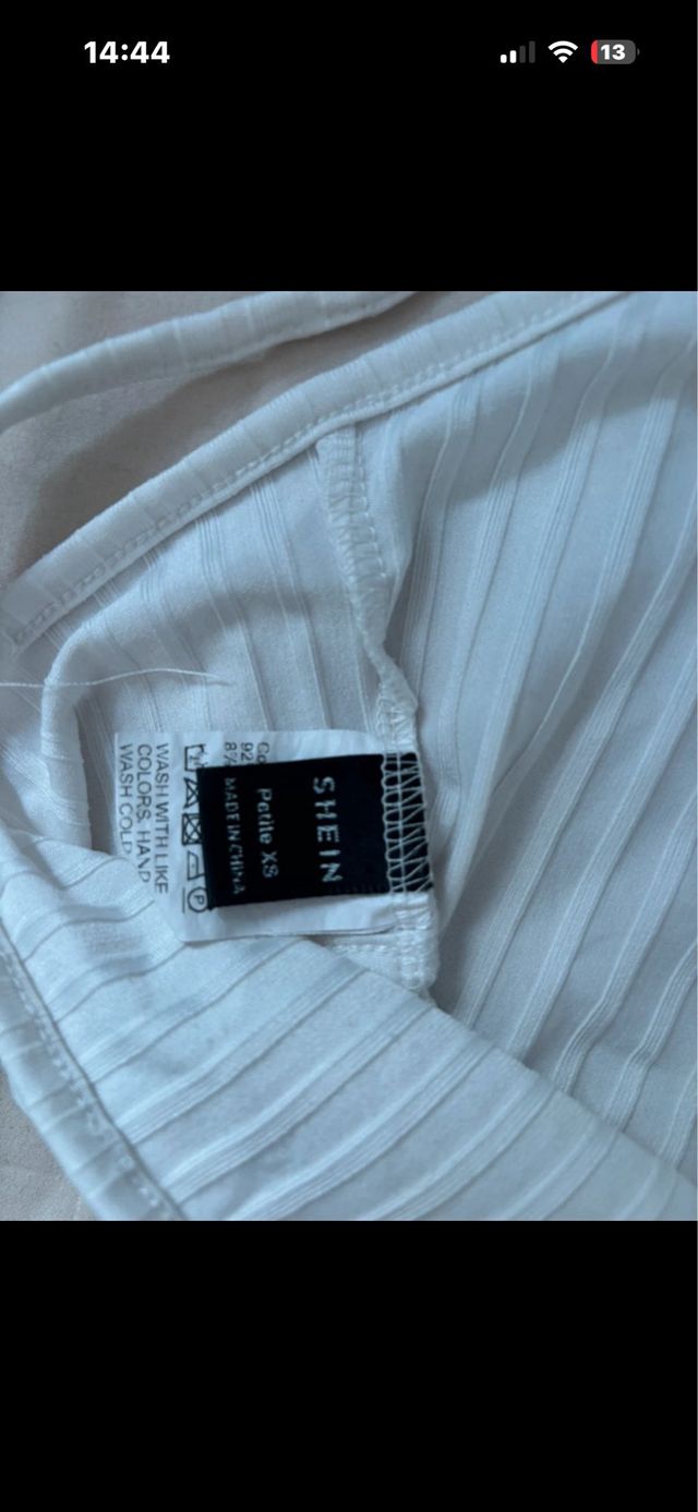 Top blanco de tirantes