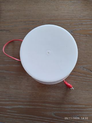 Lampada da tavolo arancione e bianca