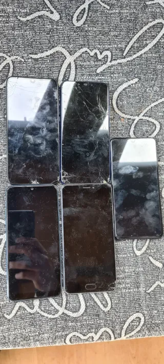 Lotto di 5 cellulari Huawei, LG, Meizu, Mi.