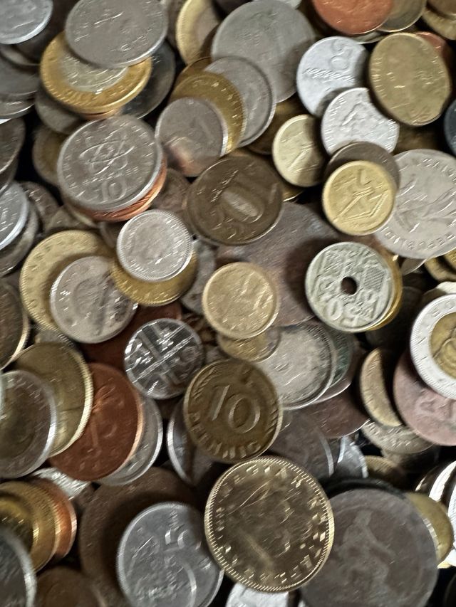 Lotto 2,7 kg Monete del Mondo - Europa, Asia