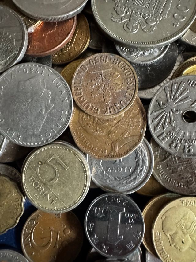 Lotto 2,7 kg Monete del Mondo - Europa, Asia