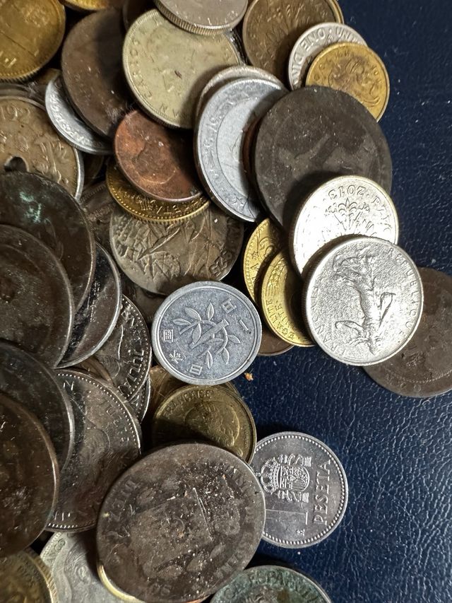 Lotto 2,7 kg Monete del Mondo - Europa, Asia