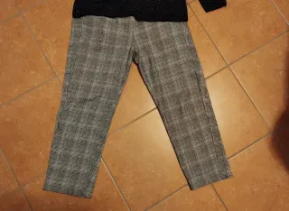 Completo maglia e pantaloni fantasia