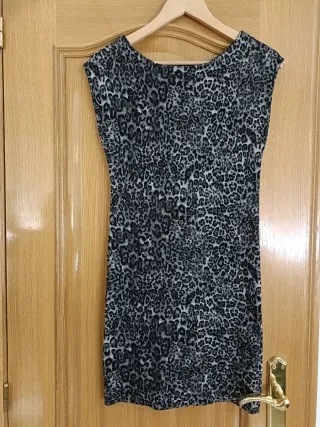 Vestido con estampado de leopardo
