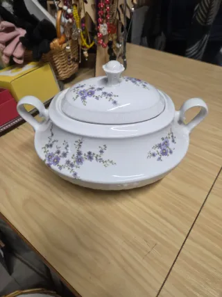 Zuppiera vintage con fiori