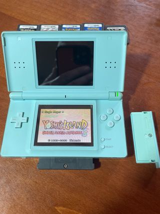 Nintendo DS Verde + 5 Juegos Pokemon