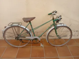 Bicicleta clásica verde