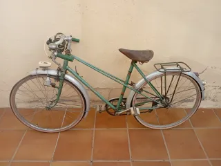 Bicicleta clásica verde