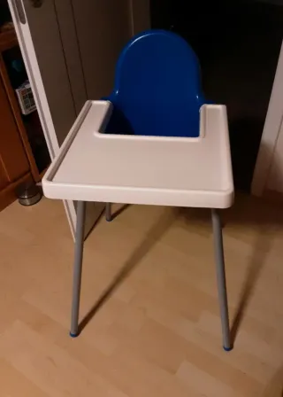 Trona bebé azul y blanca