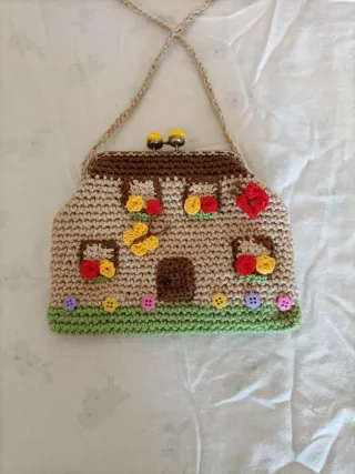Borsettina bambina in cotone, fatta a uncinetto.