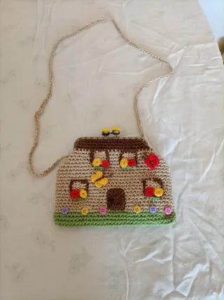Borsettina bambina in cotone, fatta a uncinetto.