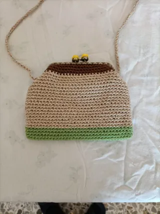 Borsettina bambina in cotone, fatta a uncinetto.