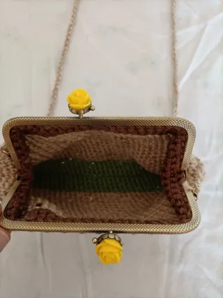 Borsettina bambina in cotone, fatta a uncinetto.