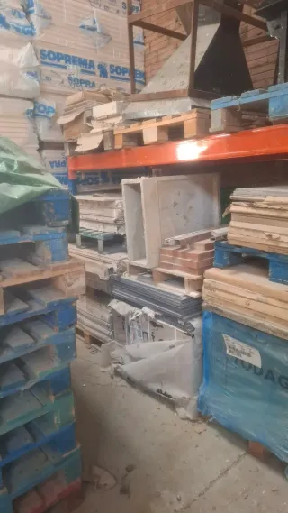 Lote de gres, suelo y zócalos