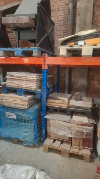 Lote de gres, suelo y zócalos