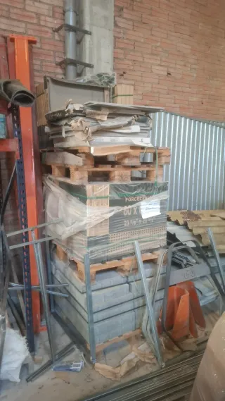 Lote de gres, suelo y zócalos