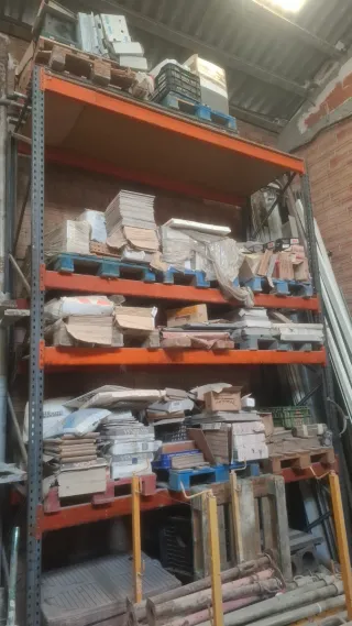 Lote de gres, suelo y zócalos