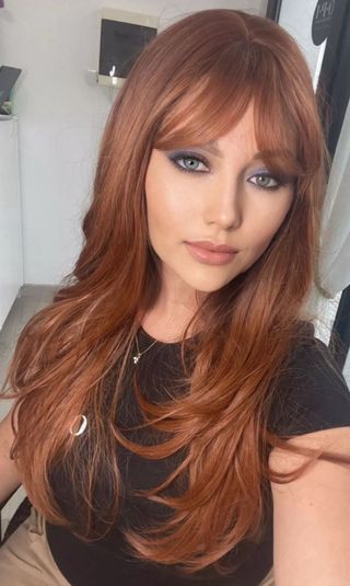 Impactante Peluca pelirroja con flequillo