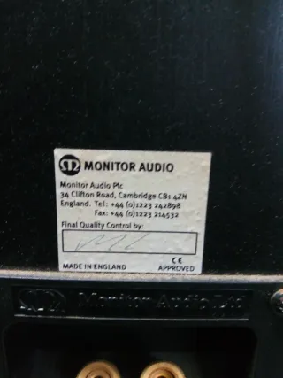 Altavoces Monitor Audio + cables plata. Negociable