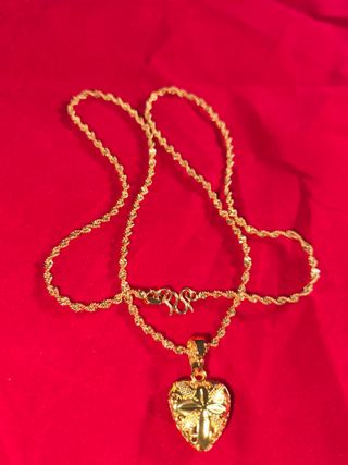 Collar fino corazón dorado