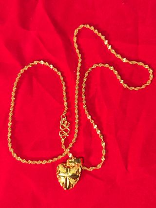 Collar fino corazón dorado