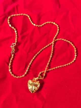 Collar fino corazón dorado