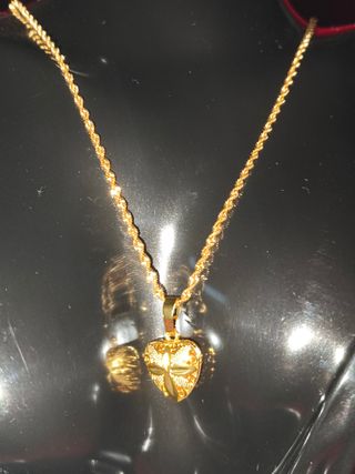 Collar fino corazón dorado