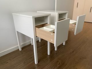 Mesitas de noche blancas