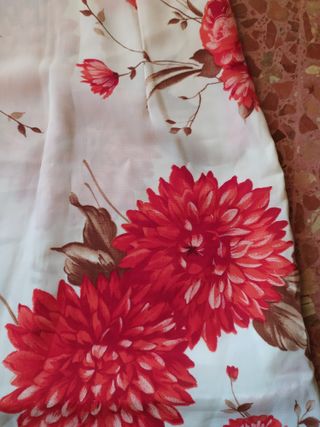 Vestido blanco estampado flores rojas