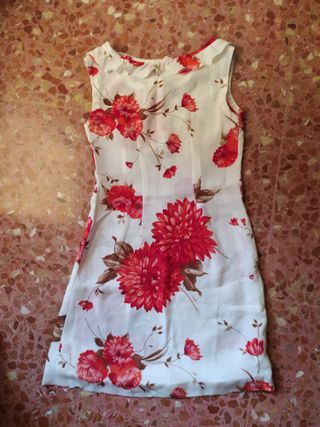 Vestido blanco estampado flores rojas