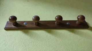 Perchero de madera con 4 ganchos Largo...49 cms