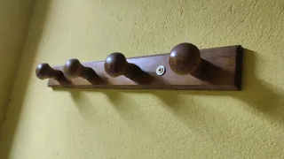 Perchero de madera con 4 ganchos Largo...49 cms