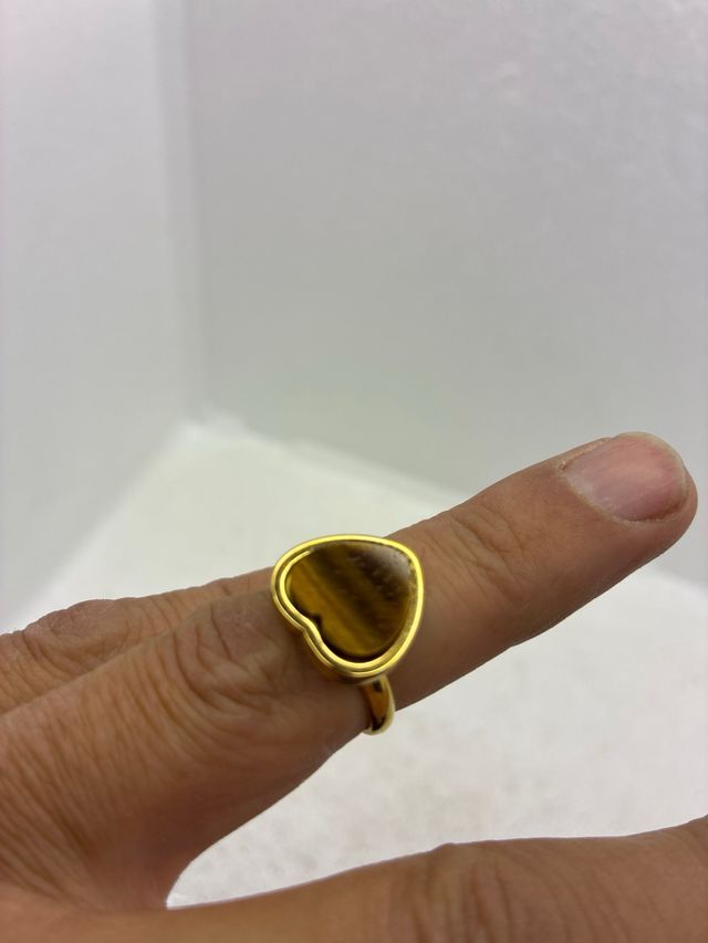 Anillo Corazón Ojo de Tigre Dorado acero