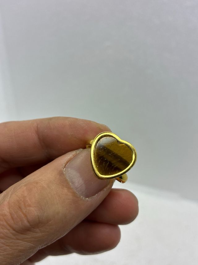 Anillo Corazón Ojo de Tigre Dorado acero