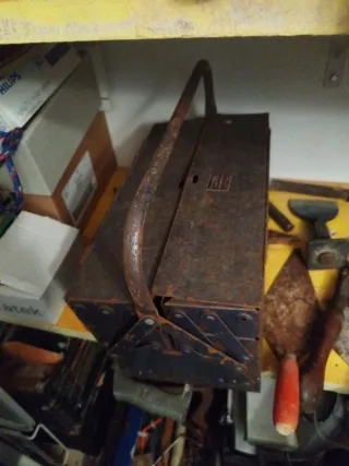 Caja de herramientas metálica