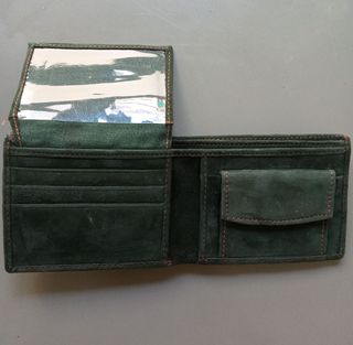 Cartera de piel verde