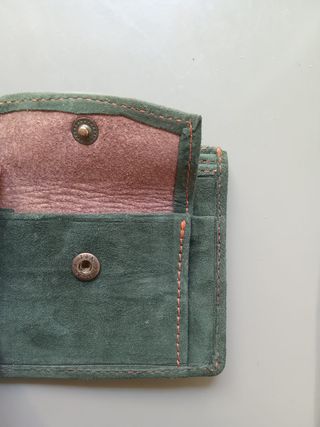 Cartera de piel verde