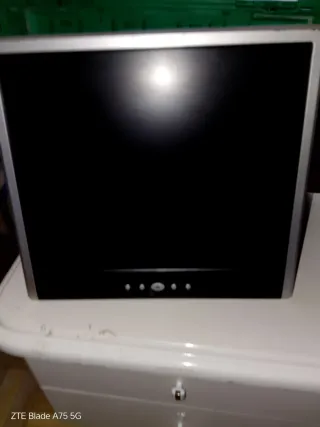 Monitor LCD 17 Plata y Negro