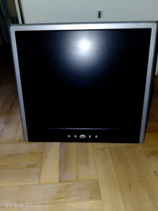 Monitor LCD 17 Plata y Negro