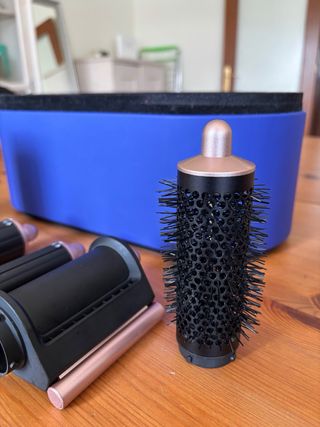 Dyson Airwrap con custodia. Blu e Nero