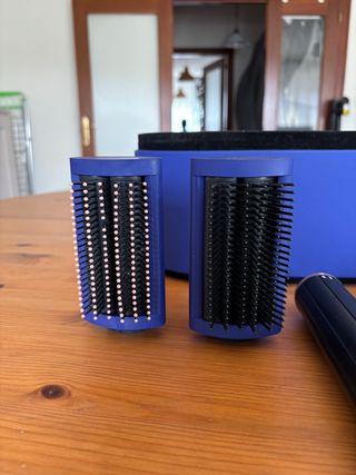 Dyson Airwrap con custodia. Blu e Nero