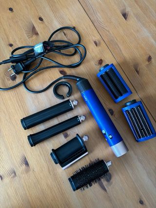 Dyson Airwrap con custodia. Blu e Nero