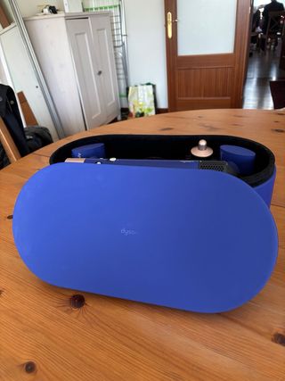 Dyson Airwrap con custodia. Blu e Nero