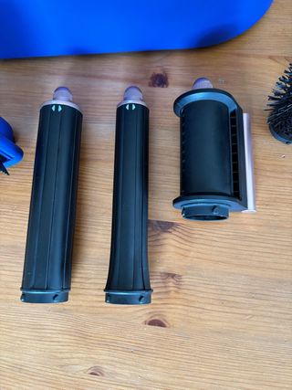 Dyson Airwrap con custodia. Blu e Nero