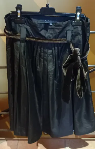 Falda de raso. Zara Basics. Talla L.